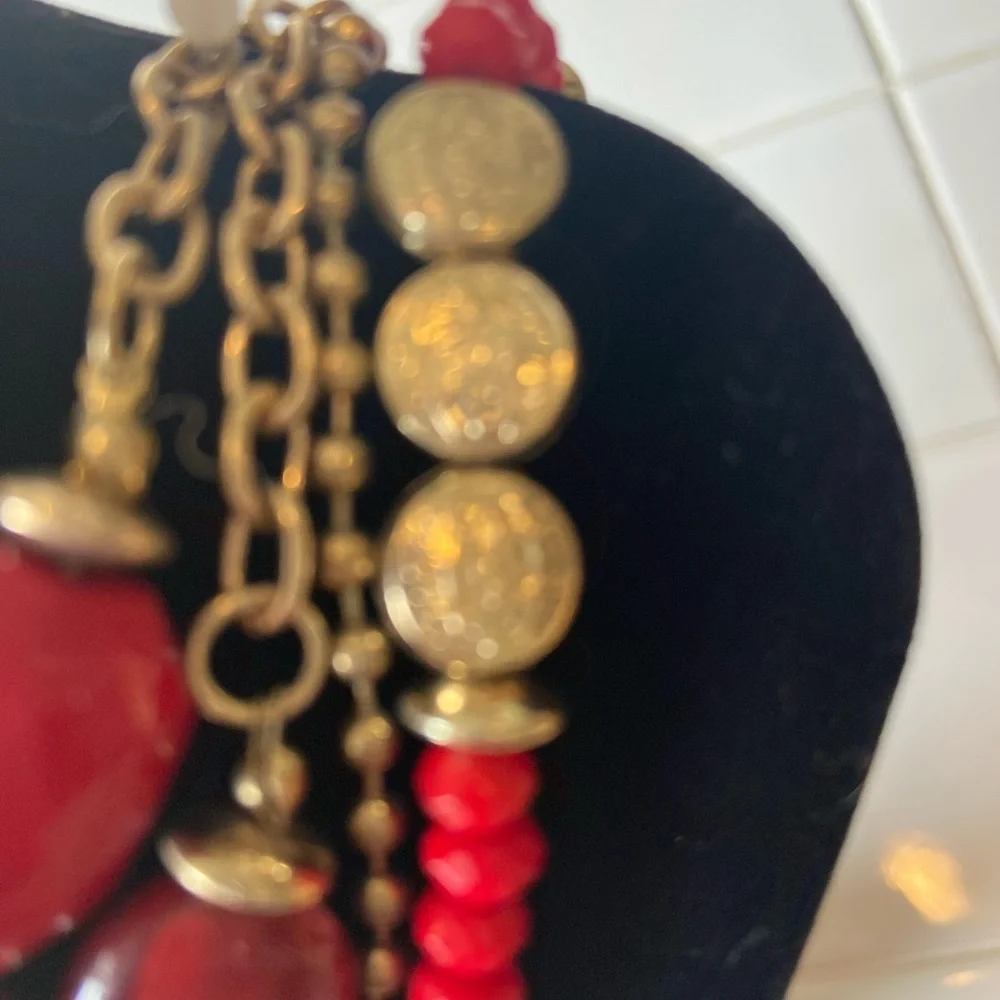 Mixed medium 4 strand statement necklace in red with gold accents - Picture 3 of 7
